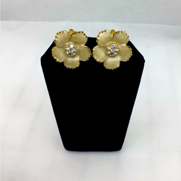 Vintage Gold Tone Poppy Flower w/ Pave Rhinestone Center Clip On Stud Earrings - Picture 1 of 10